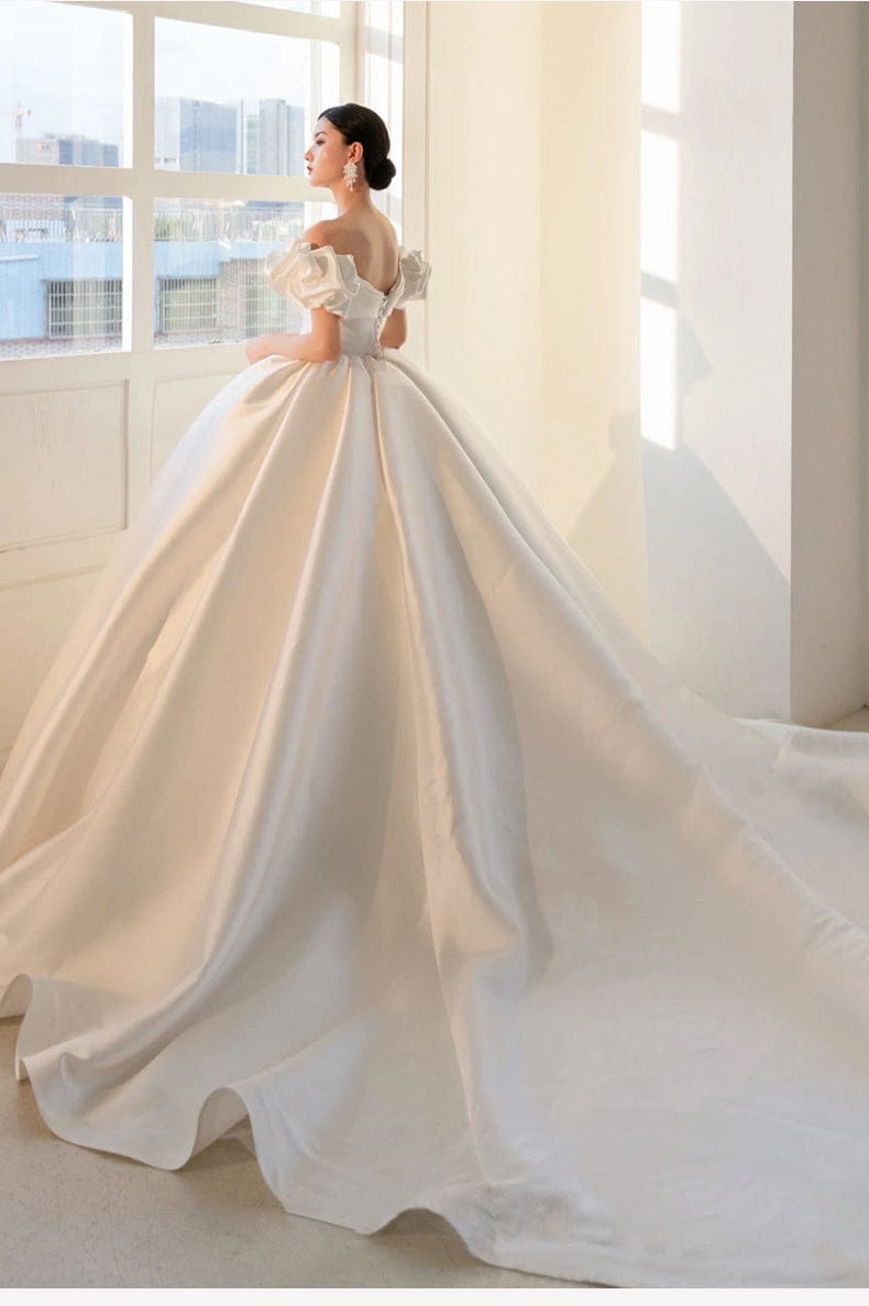 váy cưới trễ vai