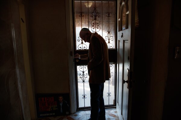 Lindenblatt in front of a door.