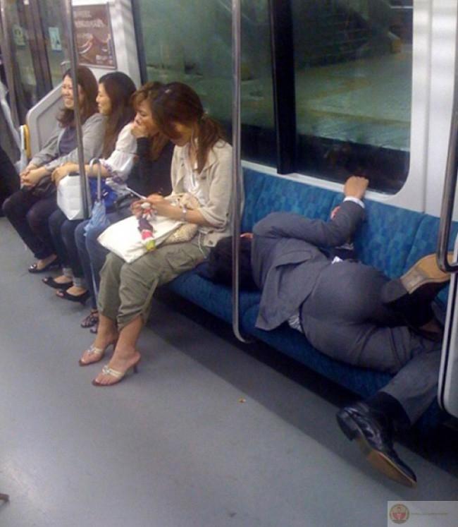 Mắt mở nhưng não vẫn đang trong chế độ ngủ