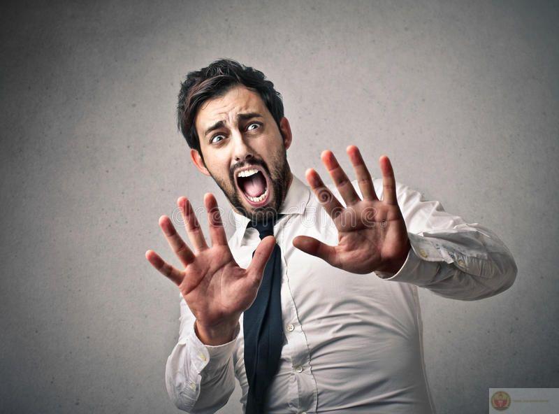 Khi nhận ra mình đã gửi sai ảnh nhóm