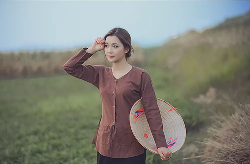 Thôn nữ gây sốt vì xinh đẹp dịu dàng nhất vịnh Bắc Bộ - 11