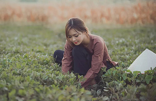 Thôn nữ gây sốt vì xinh đẹp dịu dàng nhất vịnh Bắc Bộ - 10