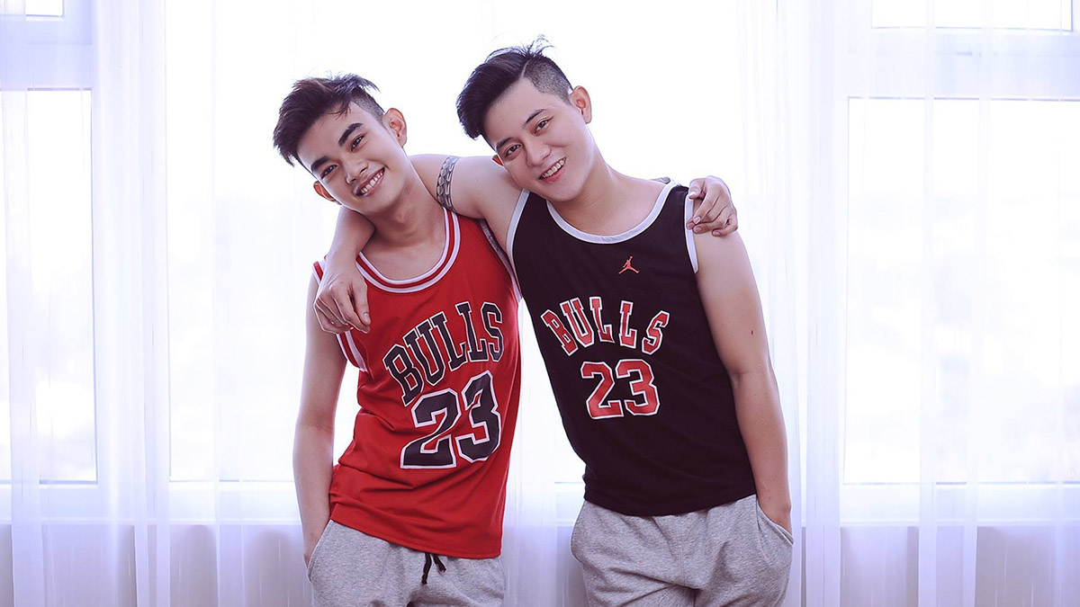 Cách tạo dáng chụp ảnh 2 người bạn thân nam