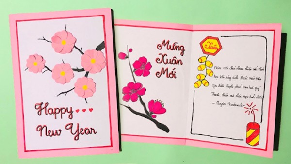 Thiệp chúc mừng năm mới với sắc hồng của hoa đào làm chủ đạo