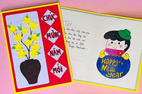 Mẫu thiệp chúc mừng năm mới với sắc đỏ và vàng chủ đạo 