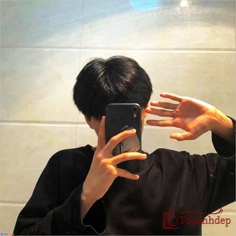 Chụp ảnh trước gương che mặt