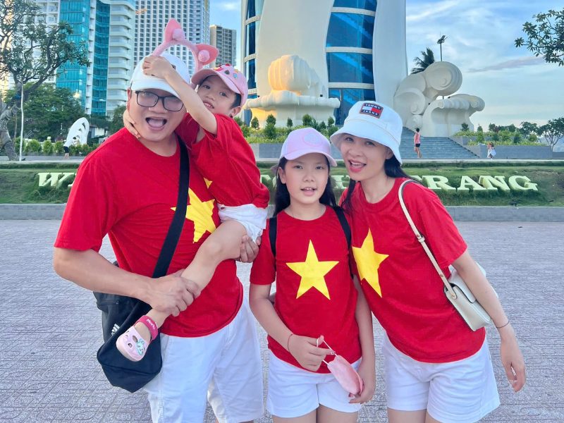 chụp hình áo cờ đỏ sao vàng