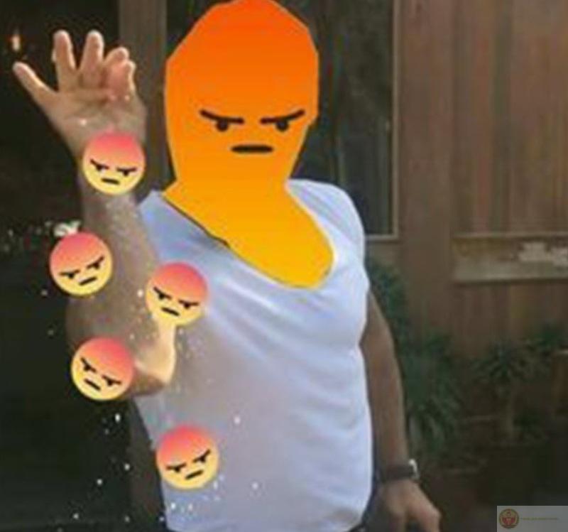 Nét mặt này không giỡn chơi được đâu nha