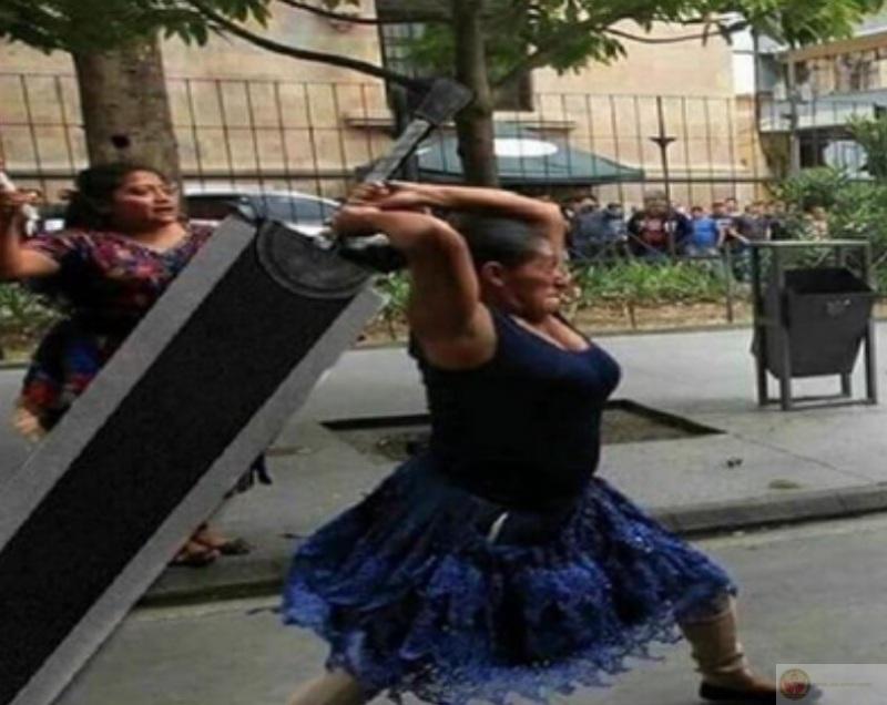 Cười càng tươi, tức giận càng lớn