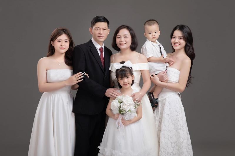ảnh gia đình 6 người
