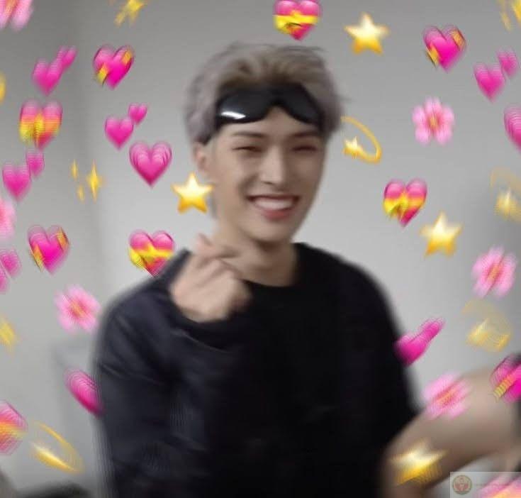 Meme thả tim cute luôn mang lại năng lượng tích cực và vibe dễ thương bất tận