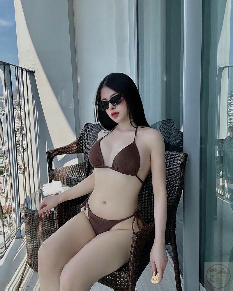 Hình gái xinh mặc bikini lọt khe siêu sexy