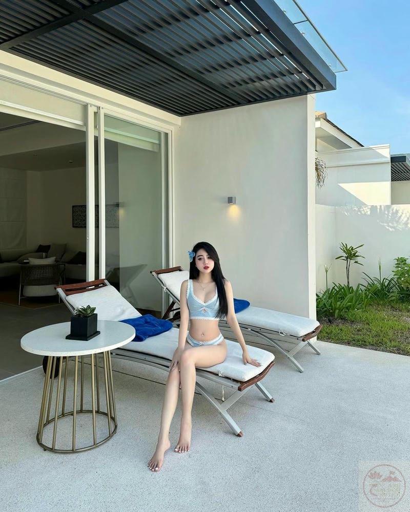 Hình ảnh gái xinh mặc bikini tông màu xanh dương