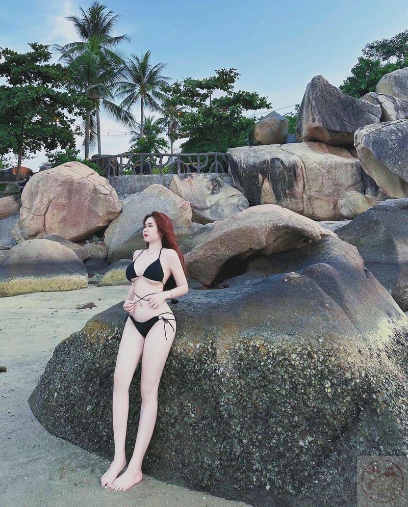 Hình ảnh gái xinh mặc bikini màu đen siêu sexy