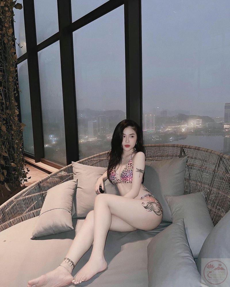 Hình ảnh gái xinh mặc bikini họa tiết da báo siêu nổi bật