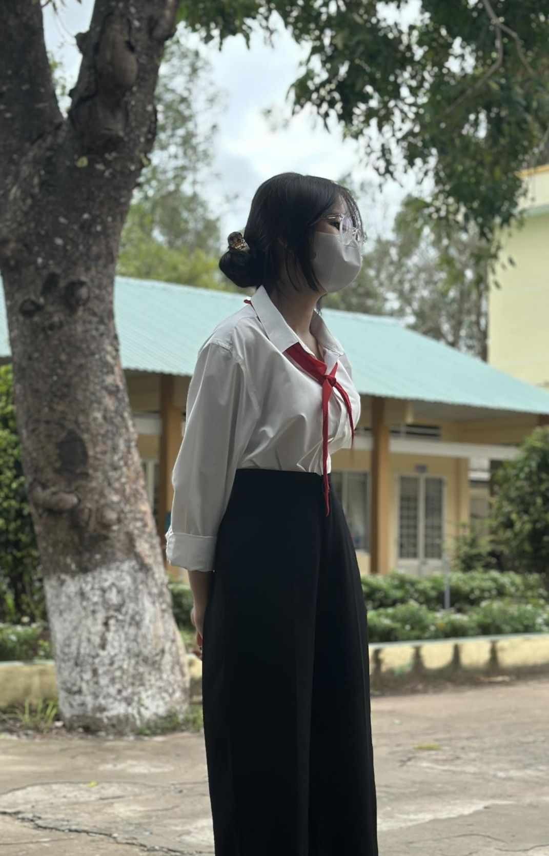 Ảnh gái xinh che mặt lớp 5