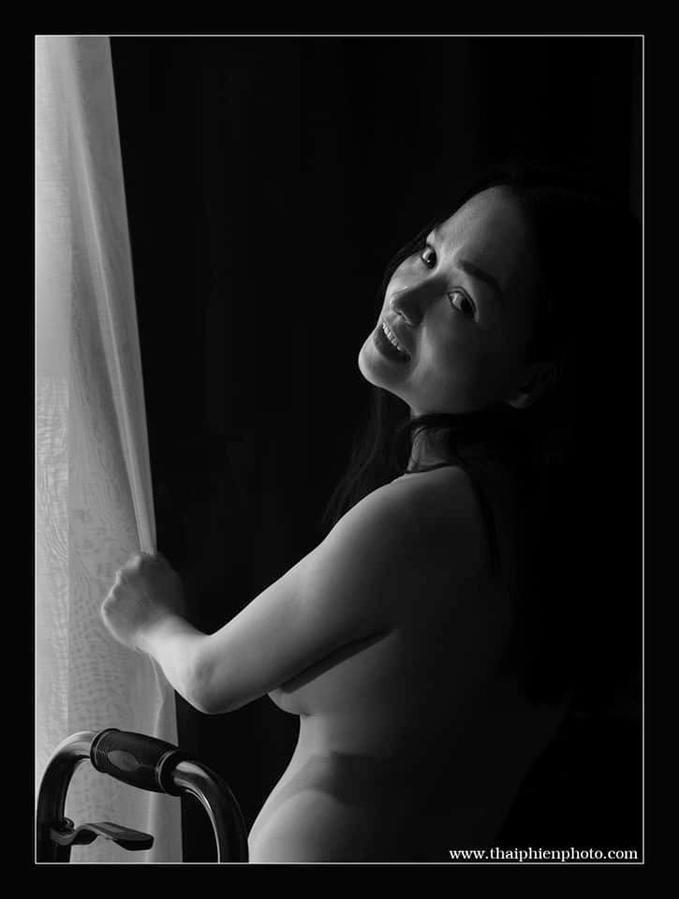 Cô gái khuyết tật chụp ảnh nude: Em không ngại anh nhé! - 4