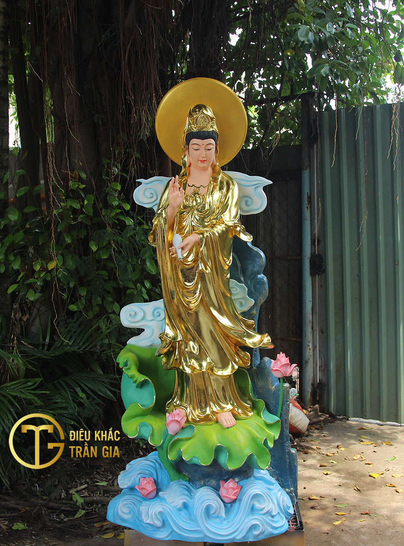 Tượng Phật Quan Thế Âm Bồ Tát cao 180 cm dát vàng