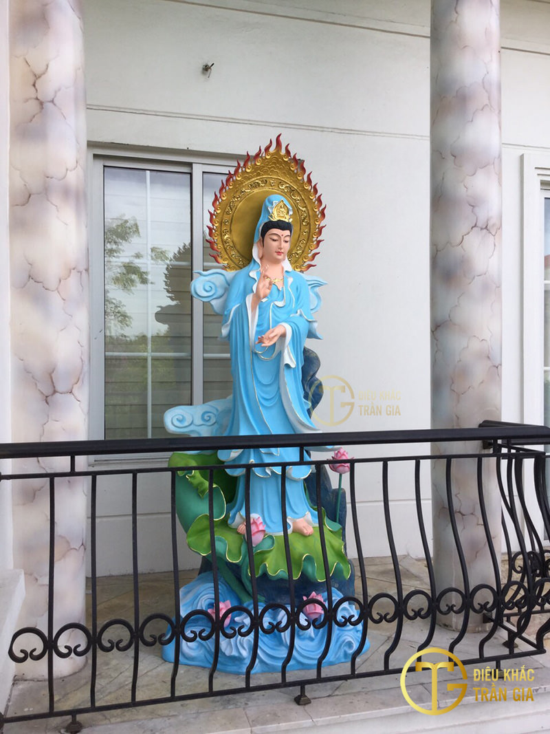 Tượng Phật Quan Thế Âm Bồ Tát cao 180 cm dát vàng