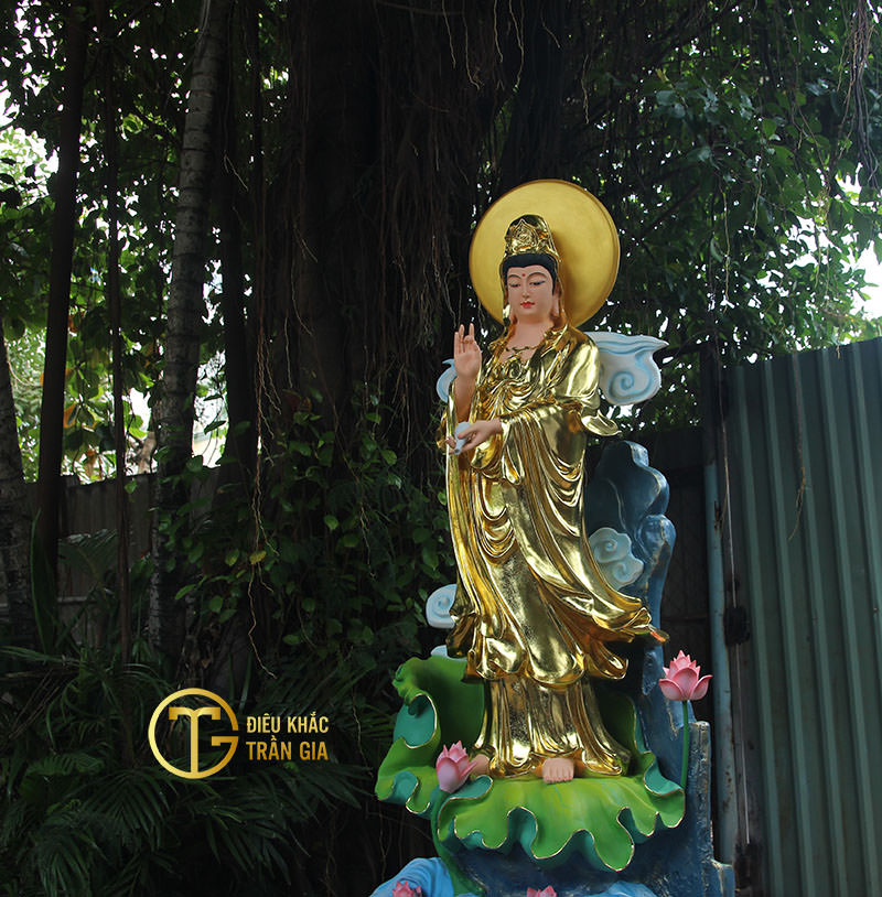 Tượng Phật Quan Thế Âm Bồ Tát cao 180 cm dát vàng