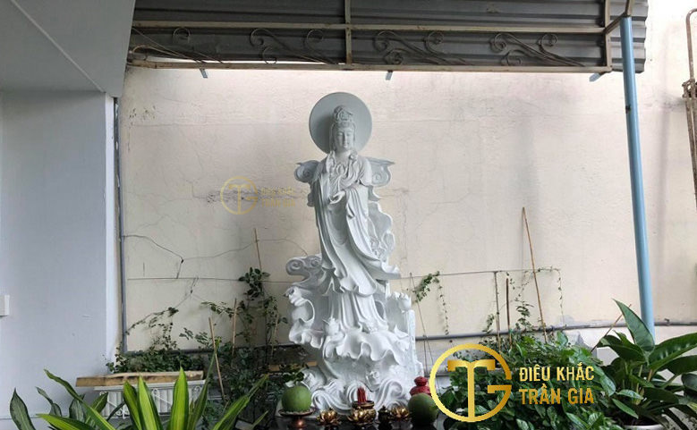 Tượng Phật Quan Thế Âm Bồ Tát cao 180 cm dát vàng