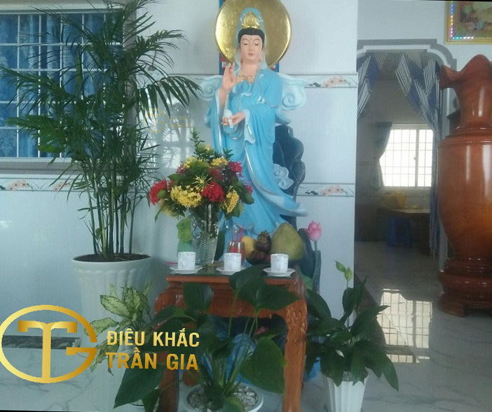 Tượng Phật Quan Thế Âm Bồ Tát cao 180 cm dát vàng