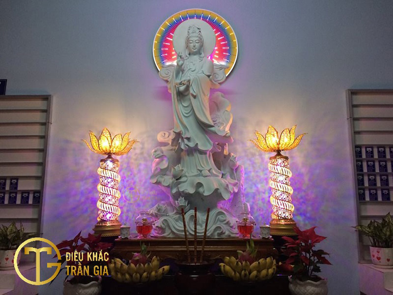 Tượng Phật Quan Thế Âm Bồ Tát cao 180 cm dát vàng