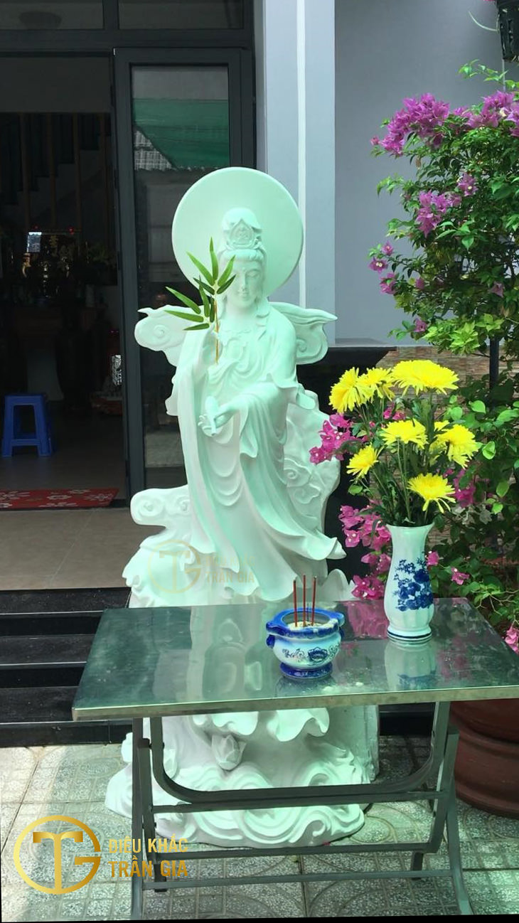 Tượng Phật Quan Thế Âm Bồ Tát cao 180 cm dát vàng