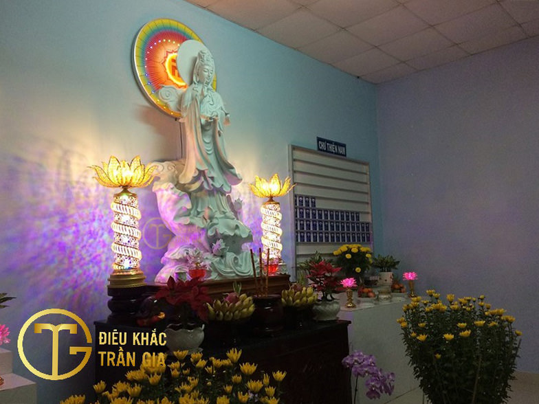 Tượng Phật Quan Thế Âm Bồ Tát cao 180 cm dát vàng
