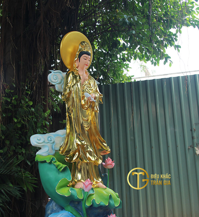 Tượng Phật Quan Thế Âm Bồ Tát cao 180 cm dát vàng