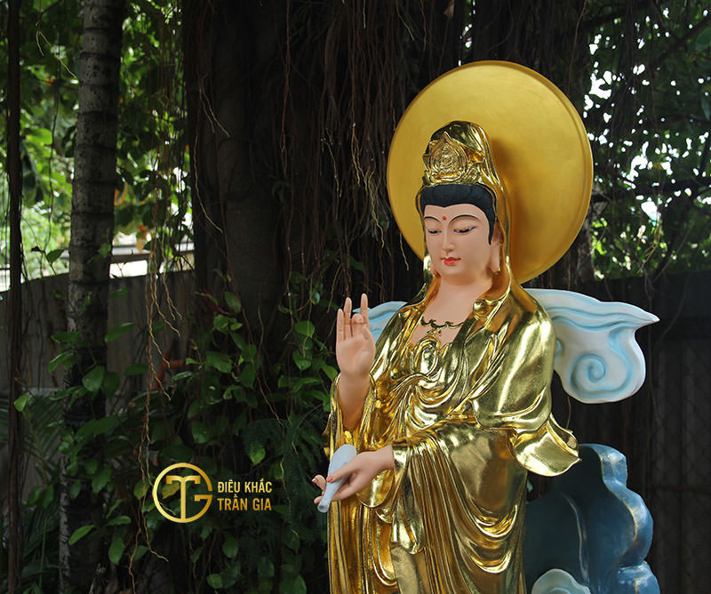 Tượng Phật Quan Thế Âm Bồ Tát cao 180 cm dát vàng