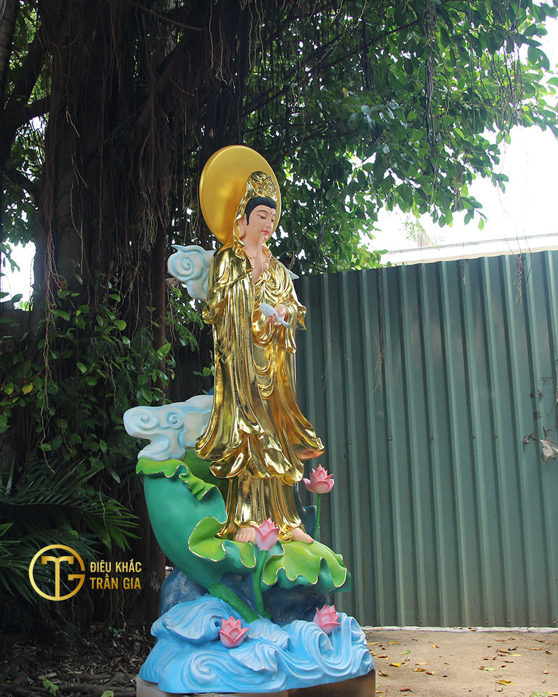 Tượng Phật Quan Thế Âm Bồ Tát cao 180 cm dát vàng