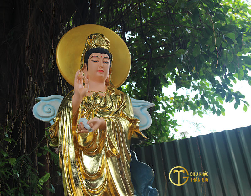 Tượng Phật Quan Thế Âm Bồ Tát cao 180 cm dát vàng