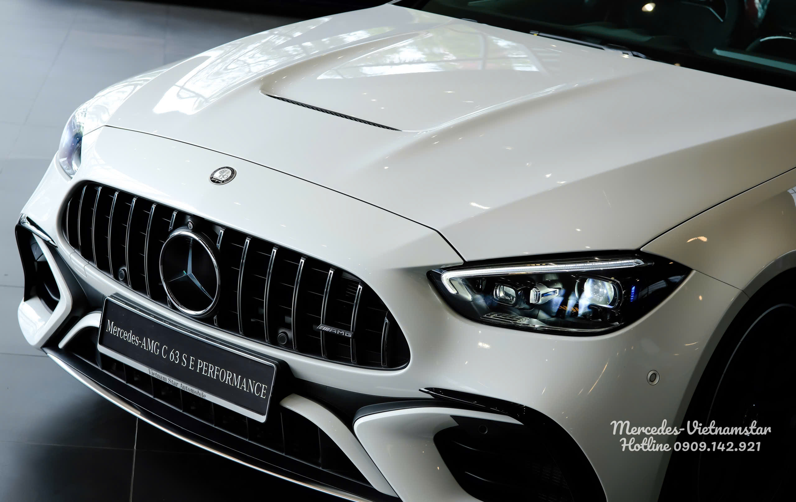 Hệ thống đèn pha thông minh Digital Light trên xe AMG C63S