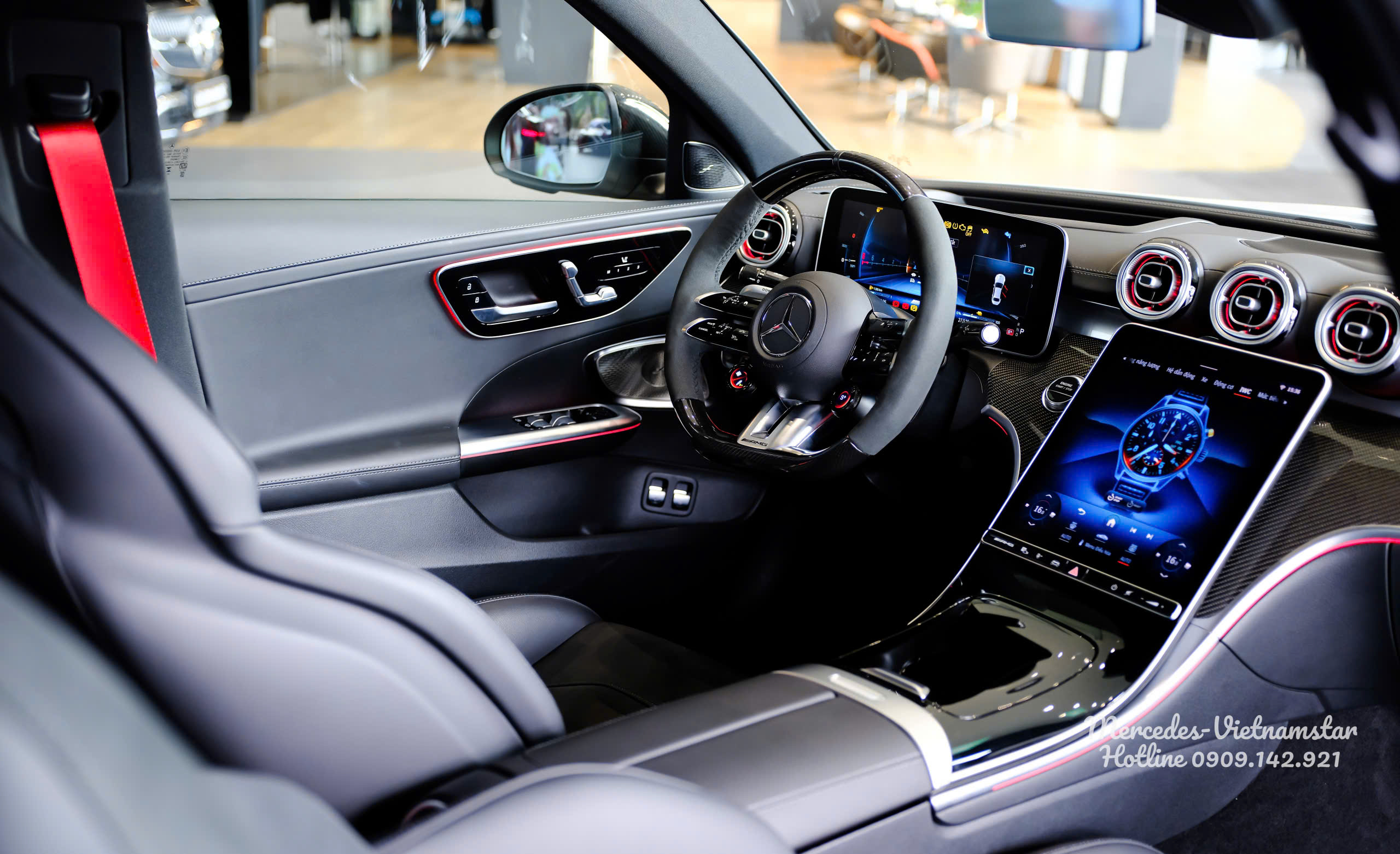 Tổng quan nội thất Mercedes-AMG C63S màu Đen sang trọng và quyền lực