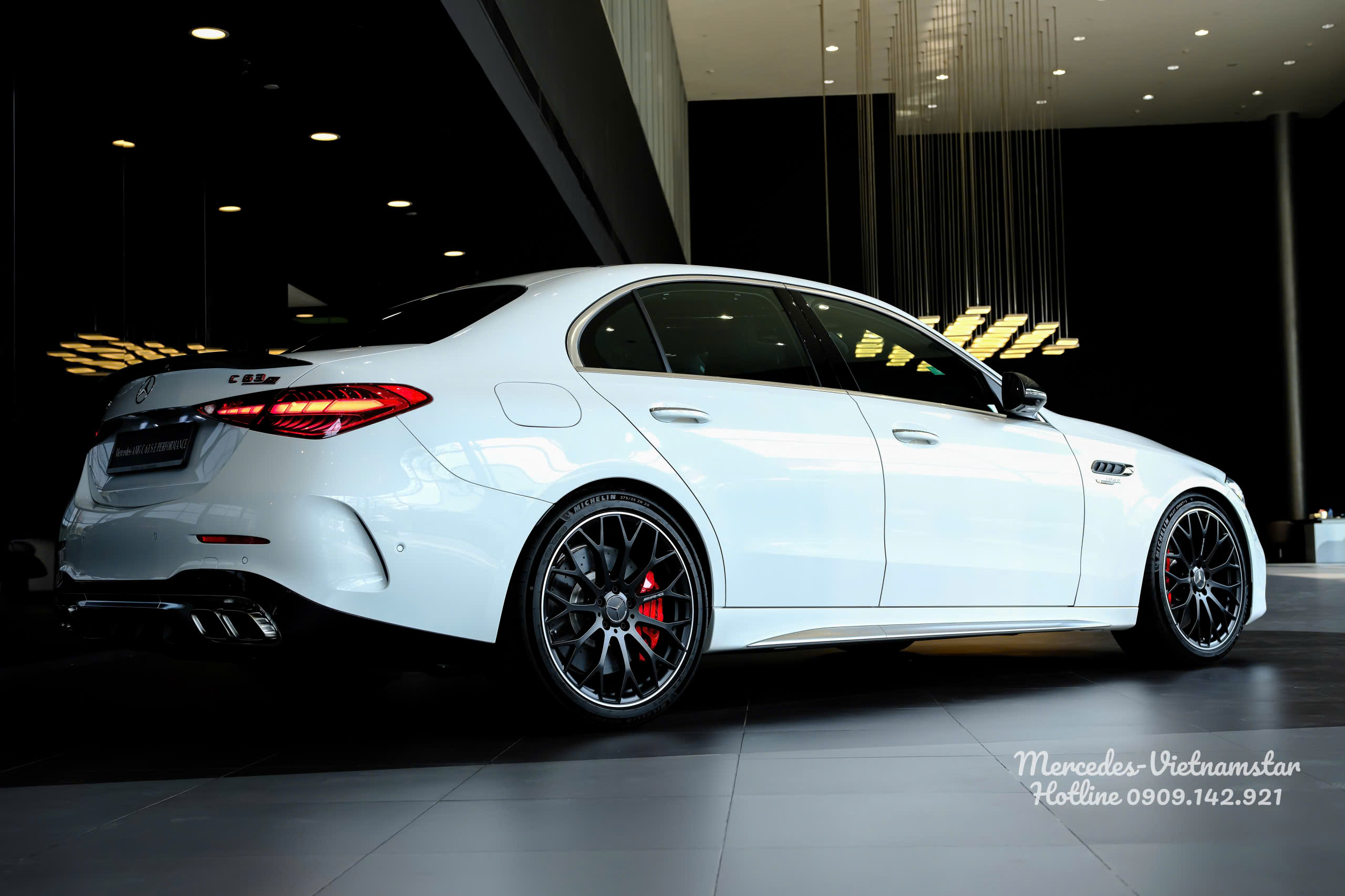 Bộ mâm xe AMG 20 inch đa chấu sơn đen bóng cực ngầu trên C63S