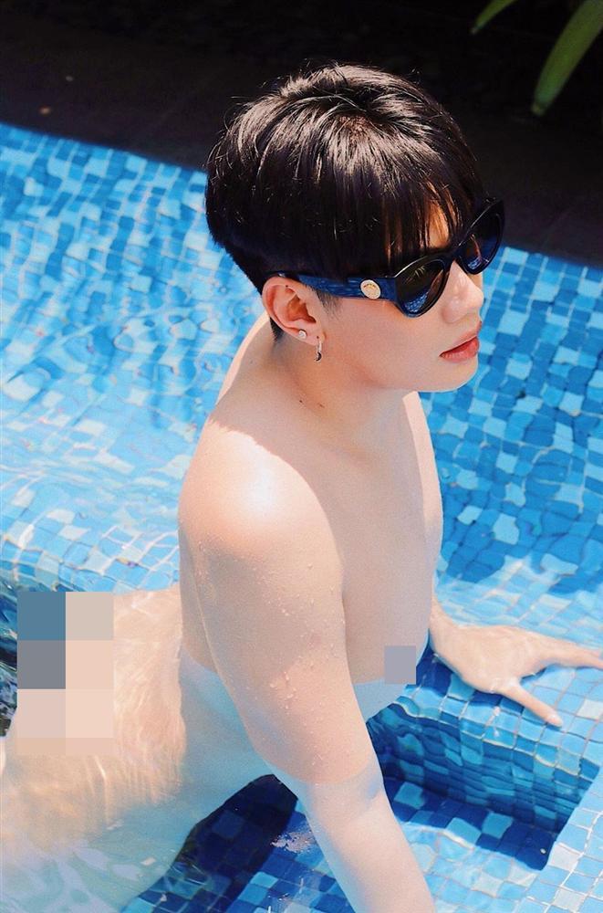 Đào Bá Lộc mặc đồ tắm, tự tin tạo dáng sexy trước gương-10