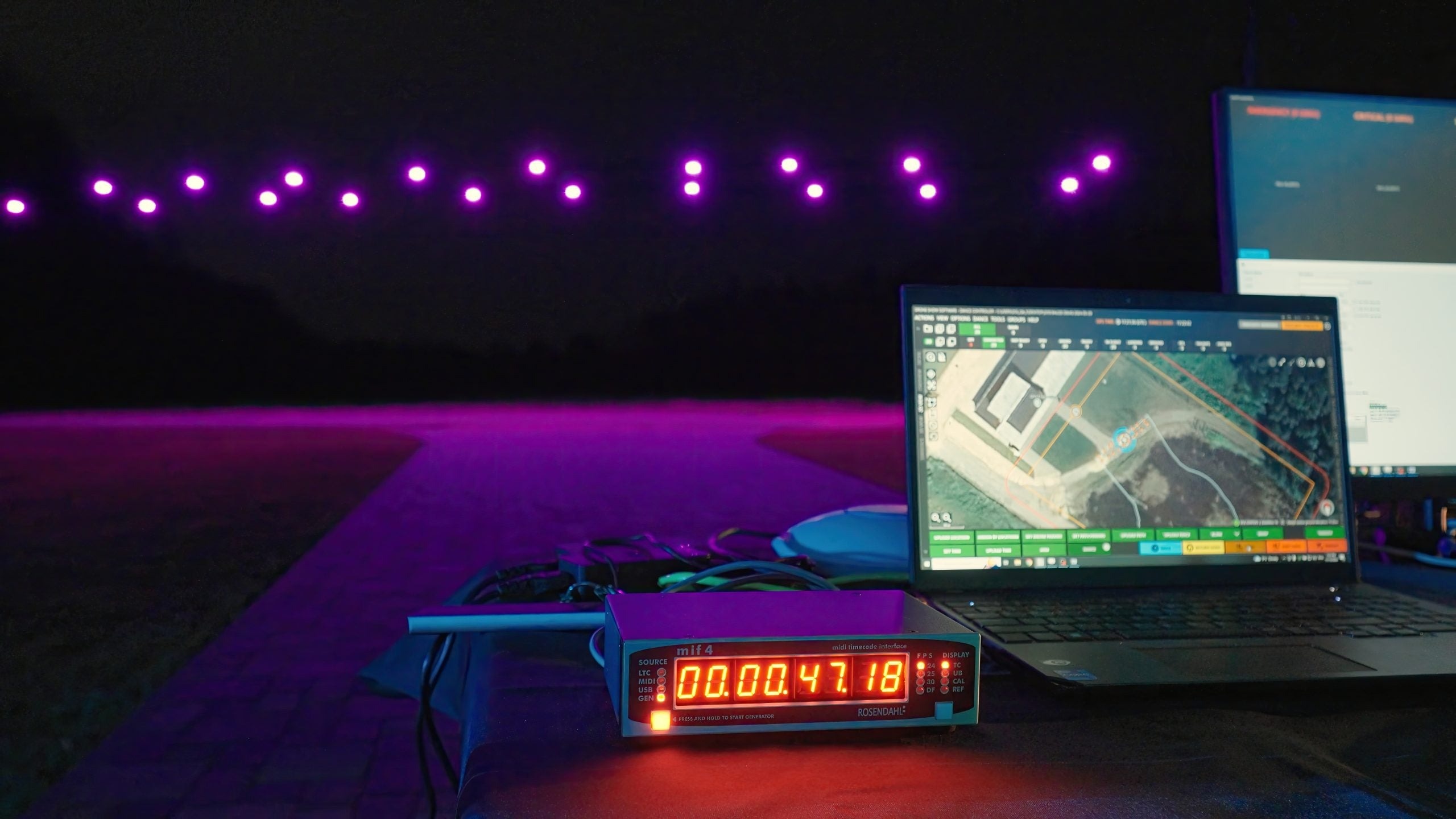 trinh dien drone show, trinh dien flycam, trinh dien may bay, drone light show anh 3