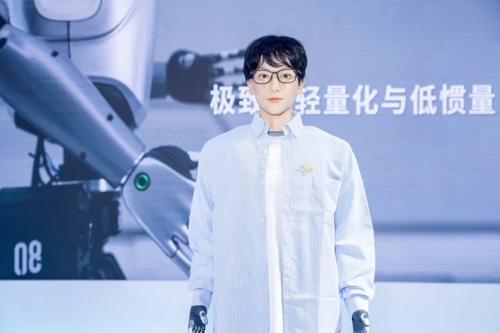 Robot đầu tiên đi học tiến sĩ gây sốt vì quá... đẹp trai - 2