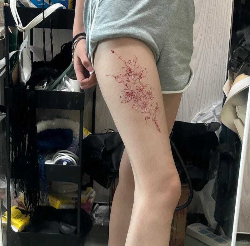 Ảnh tattoo đùi nam với đầu lâu cực kỳ cá tính mạnh mẽ