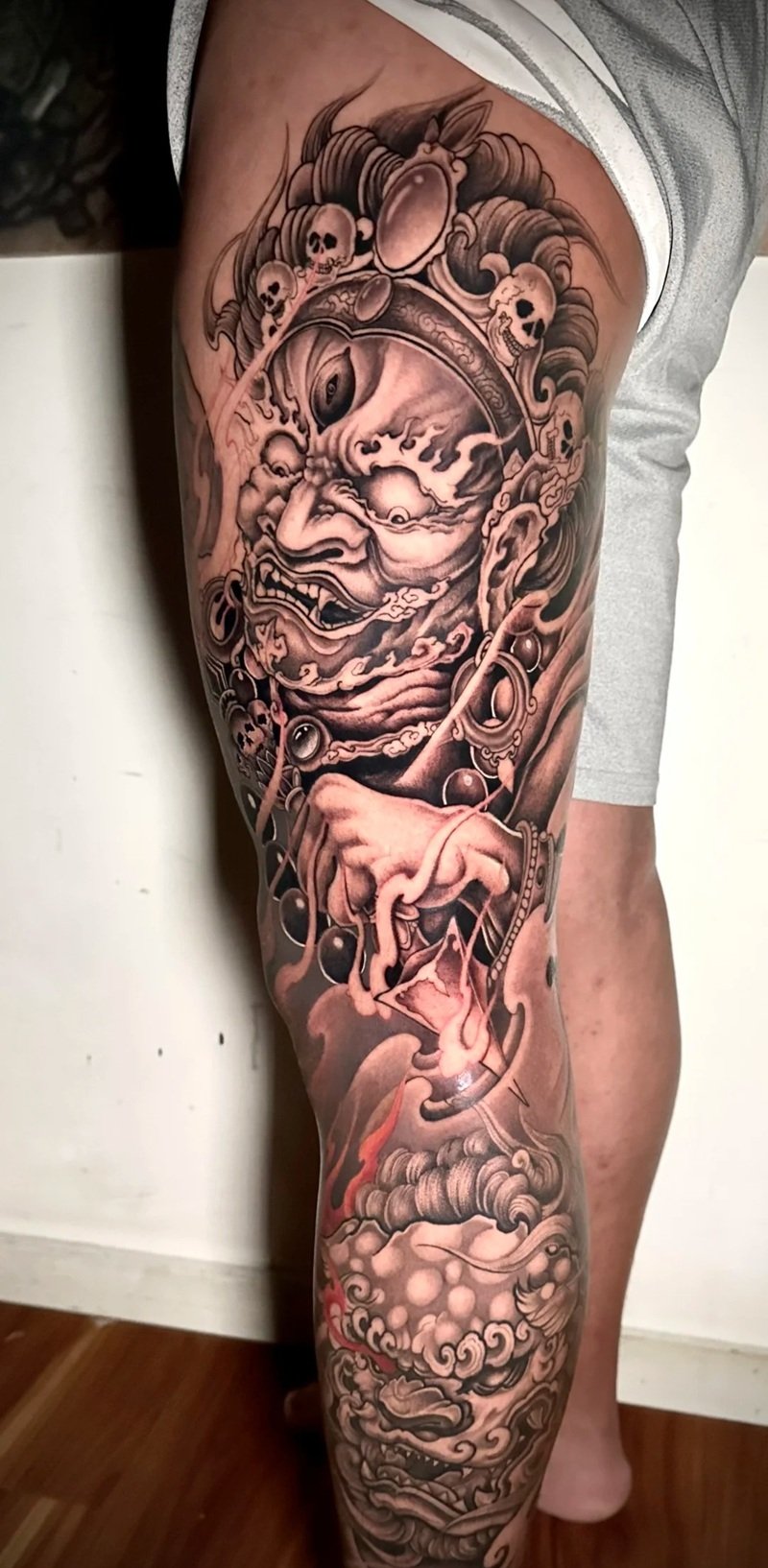 Hình ảnh tattoo đùi nam cực chất dành cho nam giới cá tính