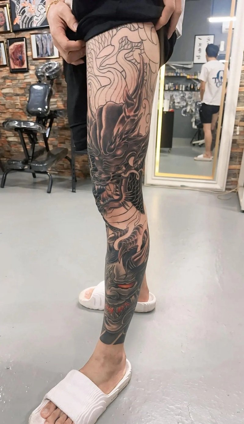 Ảnh tattoo đùi nam phong cách tattoo Nhật cực nghệ thuật