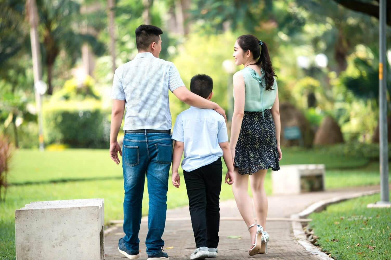 chụp ảnh gia đình đi dạo
