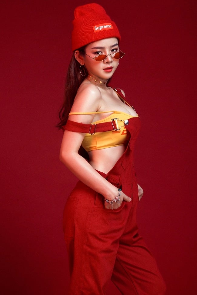 Vợ Khắc Việt và Dj Mie thu hút sự chú ý với trang phục gợi cảm