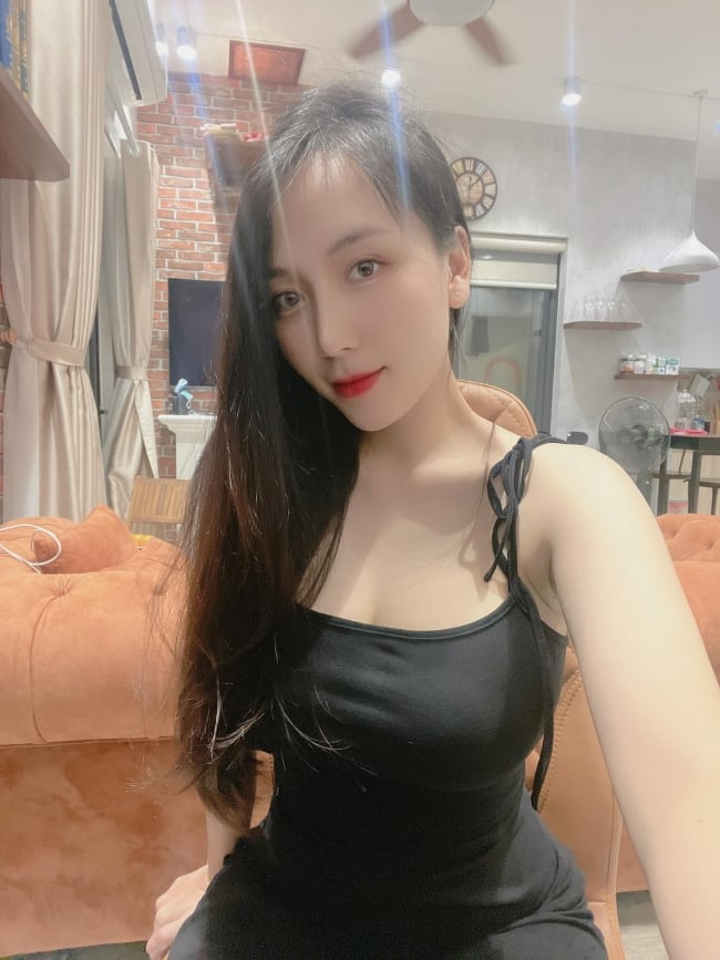 Vợ Khắc Việt và Dj Mie thu hút sự chú ý với trang phục gợi cảm