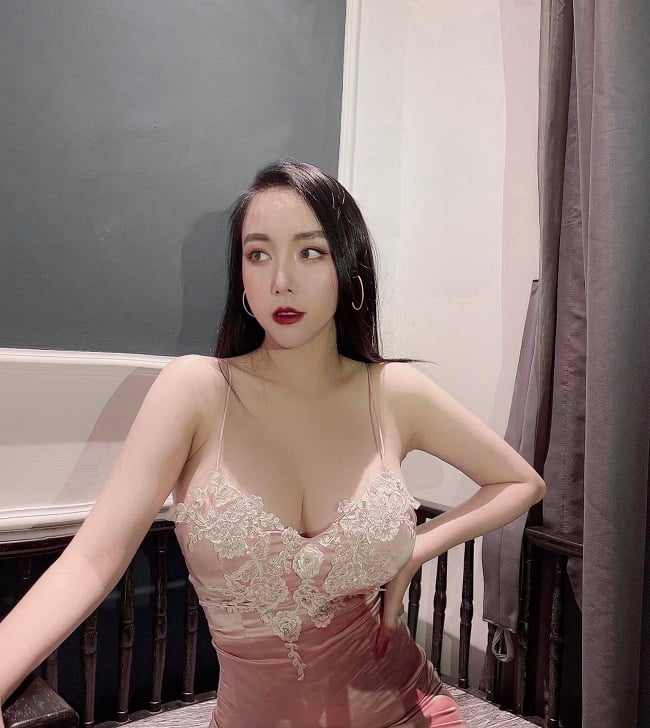Vợ Khắc Việt và Dj Mie thu hút sự chú ý với trang phục gợi cảm