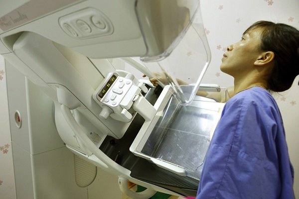 Bị cục cứng sát núm vú, cô gái trẻ phải cắt bỏ toàn bộ tuyến vú khi chưa lấy chồng