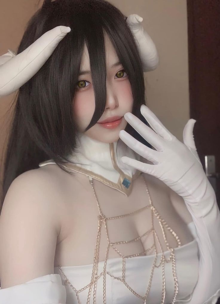 Xịt máu mũi với loạt ảnh cosplay hot girl Phùng Vũ Huyền Linh