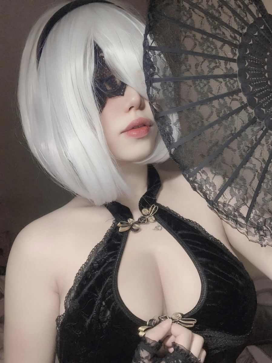 Xịt máu mũi với loạt ảnh cosplay hot girl Phùng Vũ Huyền Linh