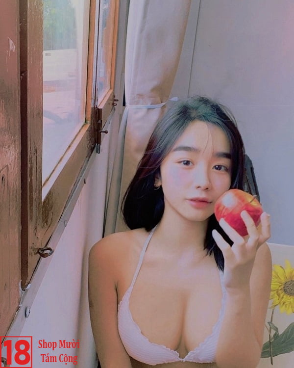 Gái Xinh Khoe Vú To Tròn Căng Mọng (11)